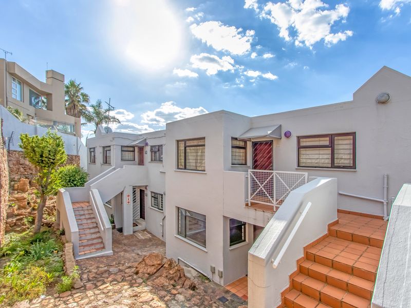 2 Bedroom Apartment - Photo 2