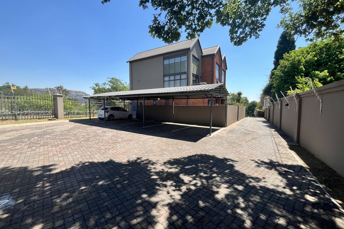 1 Bedroom Ground-floor apartment - Photo 2