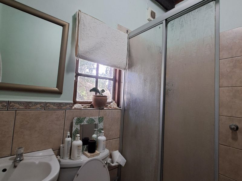 Charming Bachelor Garden Cottage Ideally Located Close To The Beach - Photo 9