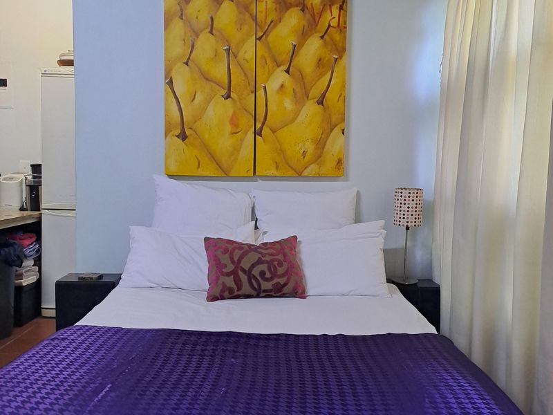 Charming Bachelor Garden Cottage Ideally Located Close To The Beach - Photo 7