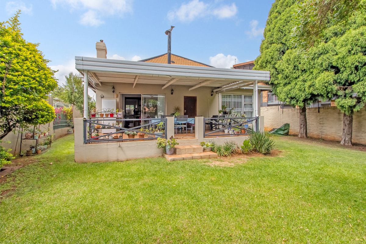 Secure Home in a Small Complex with Solar Back Up Power - Photo 4