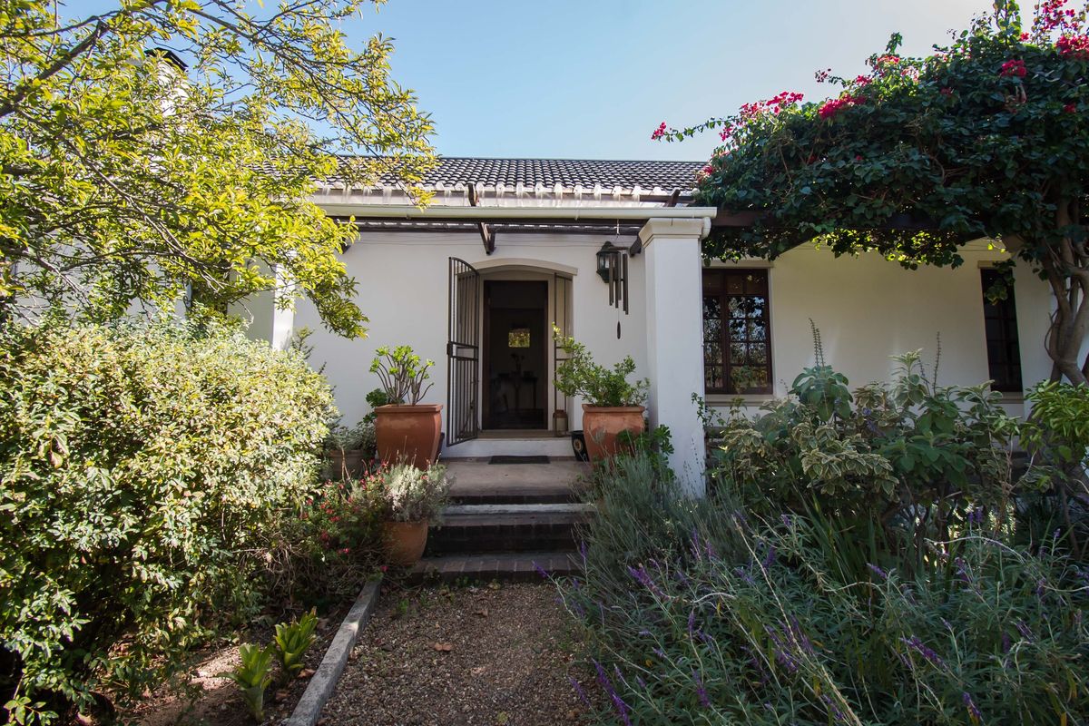 Cute Cape Cottage in established suburb - Photo 2