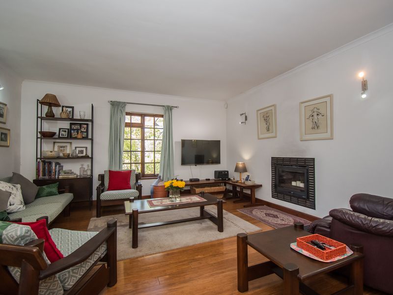 Cute Cape Cottage in established suburb - Photo 8