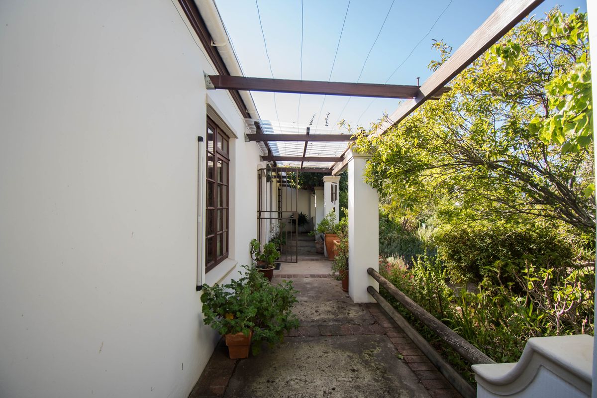 Cute Cape Cottage in established suburb - Photo 3