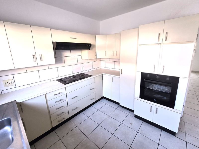 Spacious home to rent in central position - Photo 10