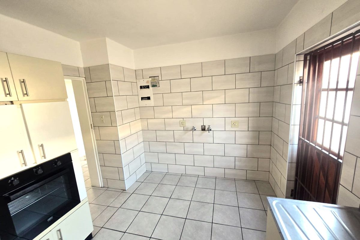 Spacious home to rent in central position - Photo 3