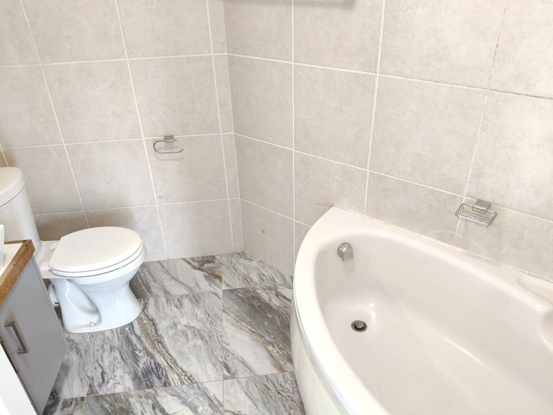 AIRBNB - COASTAL INVESTMENT - PRIME STRAND LOCATION - Photo 10