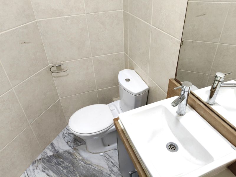 AIRBNB - COASTAL INVESTMENT - PRIME STRAND LOCATION - Photo 9