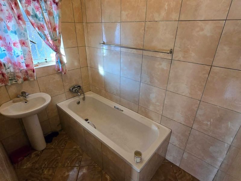 House For Sale In Kraaifontein - Photo 10
