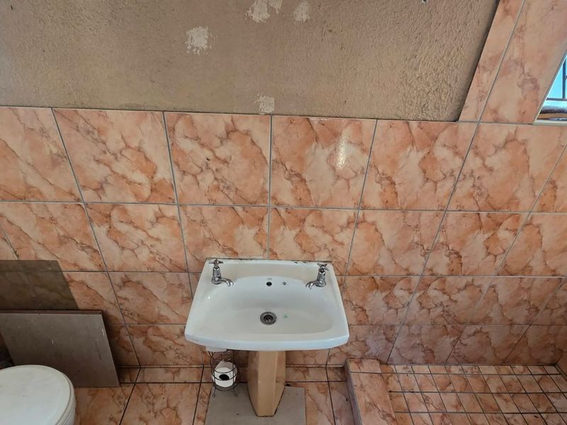 House For Sale In Kraaifontein - Photo 8