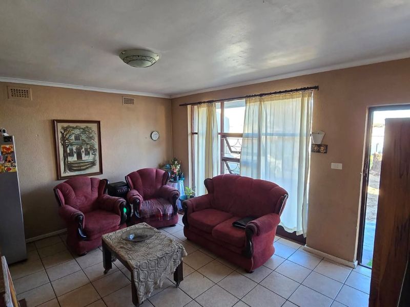 House For Sale In Kraaifontein - Photo 4