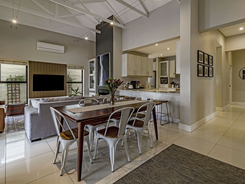 Immaculate,move-in ready home in exclusive estate - Photo 6