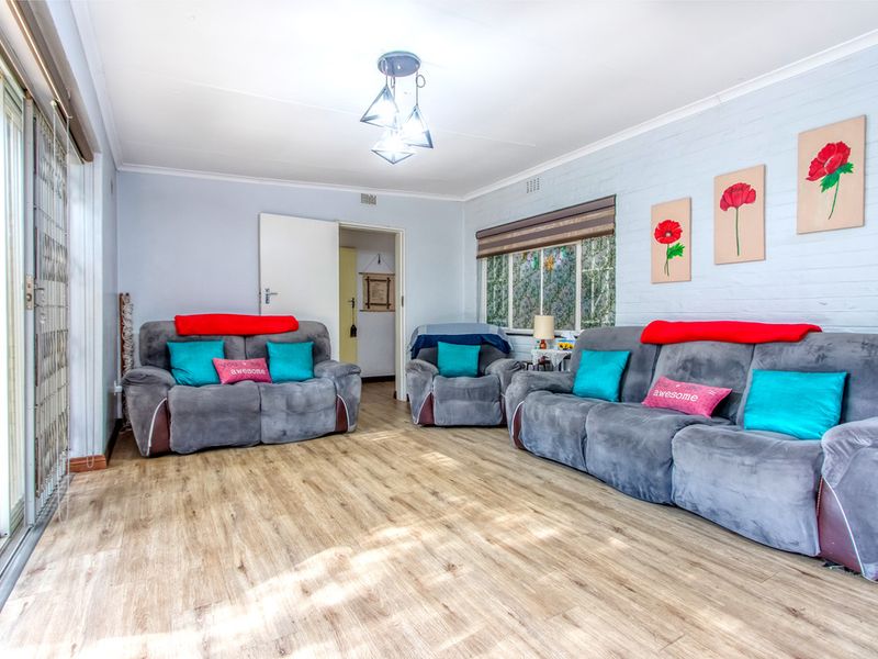 Versatile Multi-Unit Property with Excellent Rental Income Potential - Photo 9