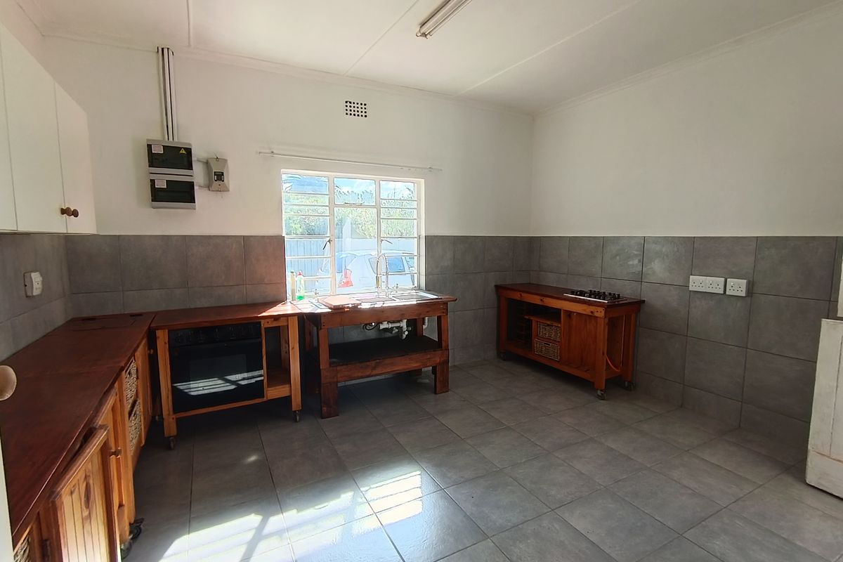 Walk to the beach, live in comfort, and enjoy space for the whole family.(pet friendly) - Photo 4