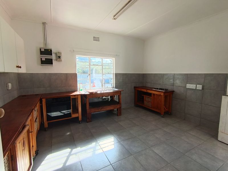Walk to the beach, live in comfort, and enjoy space for the whole family.(pet friendly) - Photo 4