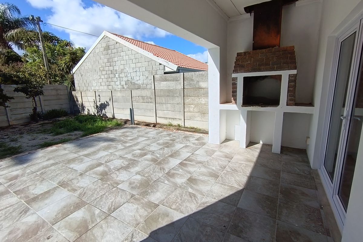 Walk to the beach, live in comfort, and enjoy space for the whole family.(pet friendly) - Photo 2