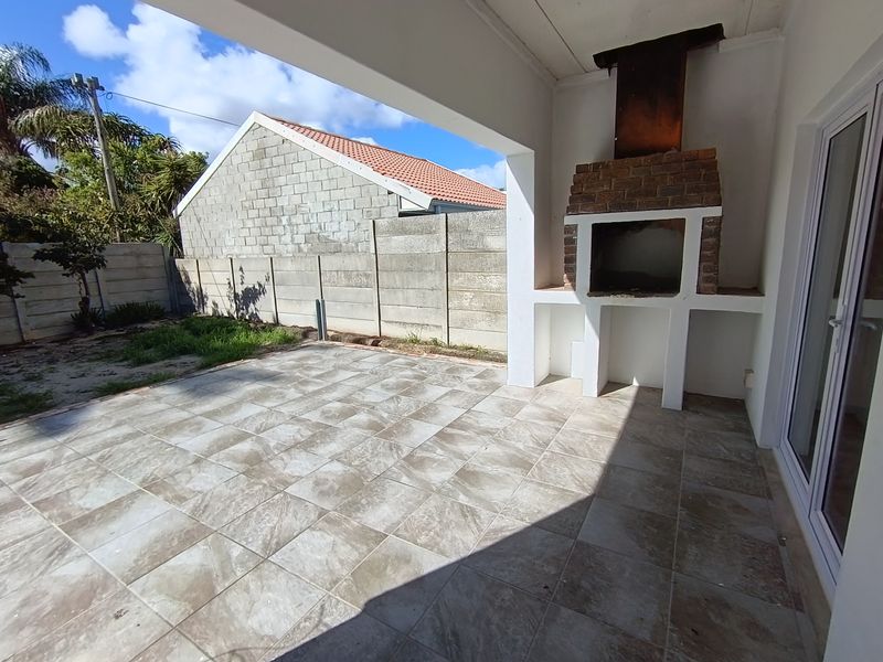 Walk to the beach, live in comfort, and enjoy space for the whole family.(pet friendly) - Photo 2