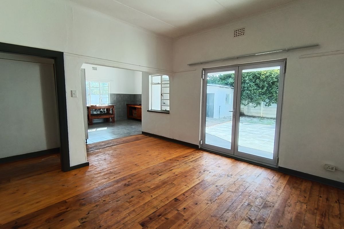 Walk to the beach, live in comfort, and enjoy space for the whole family.(pet friendly) - Photo 3