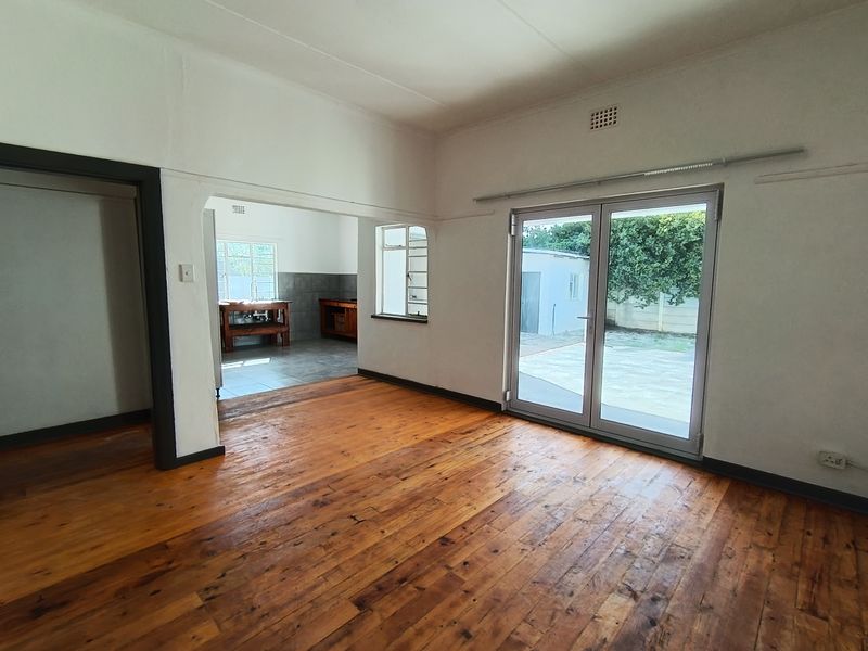 Walk to the beach, live in comfort, and enjoy space for the whole family.(pet friendly) - Photo 3