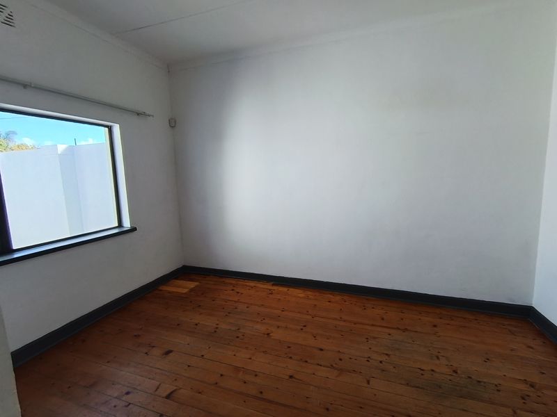 Walk to the beach, live in comfort, and enjoy space for the whole family.(pet friendly) - Photo 10
