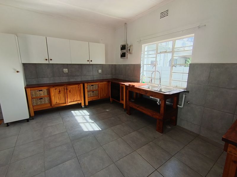 Walk to the beach, live in comfort, and enjoy space for the whole family.(pet friendly) - Photo 6