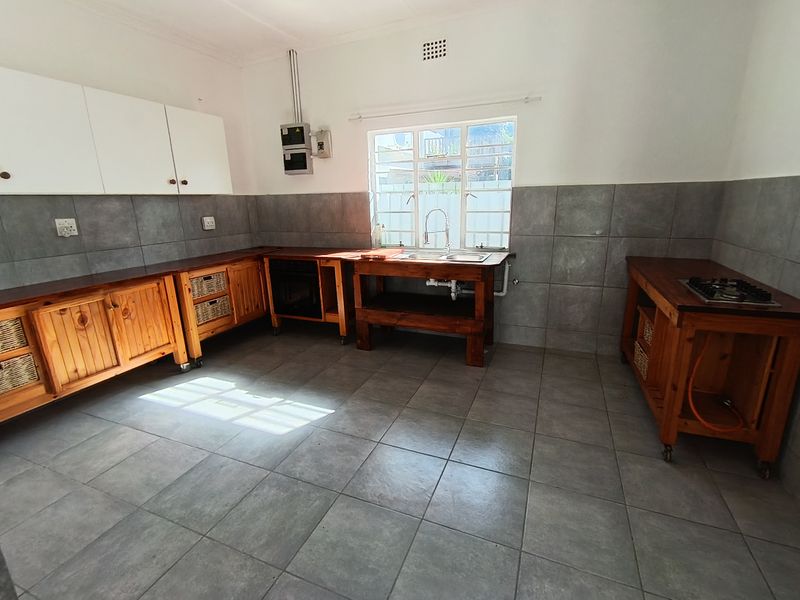 Walk to the beach, live in comfort, and enjoy space for the whole family.(pet friendly) - Photo 5