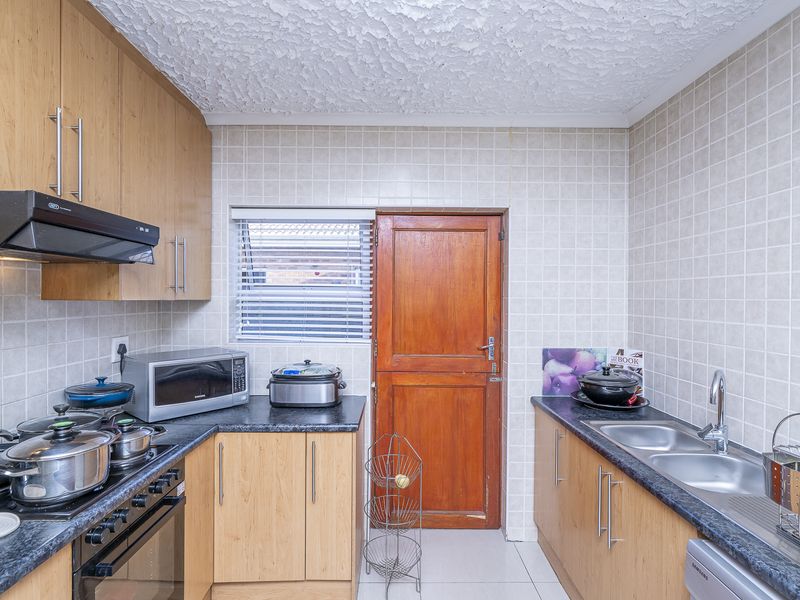 House For Sale In Kuils River - Photo 10