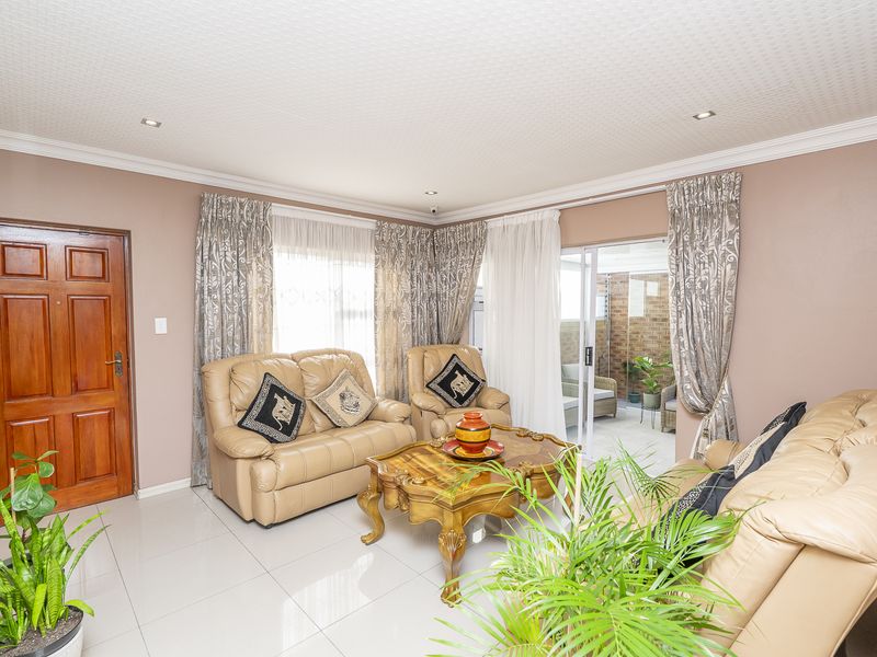 House For Sale In Kuils River - Photo 7