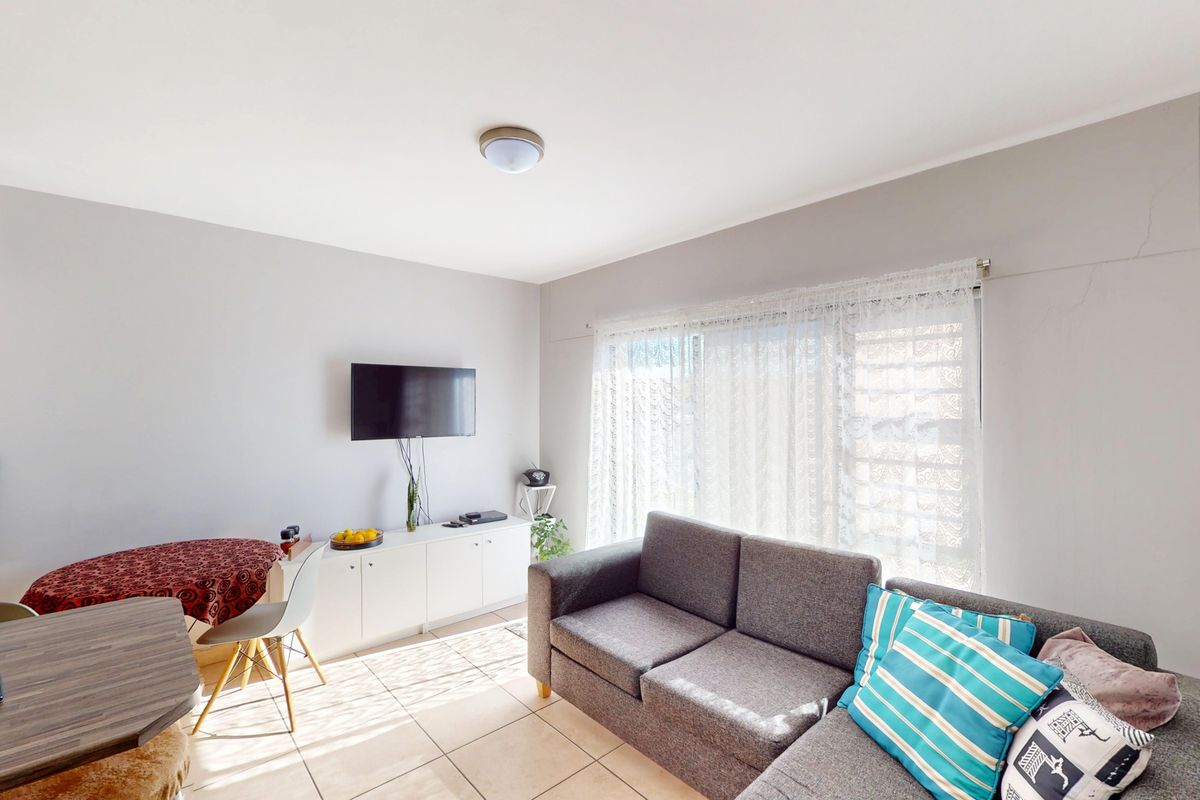 North-Facing Ground Floor Apartment for Sale with 2 Parking areas. - Photo 5