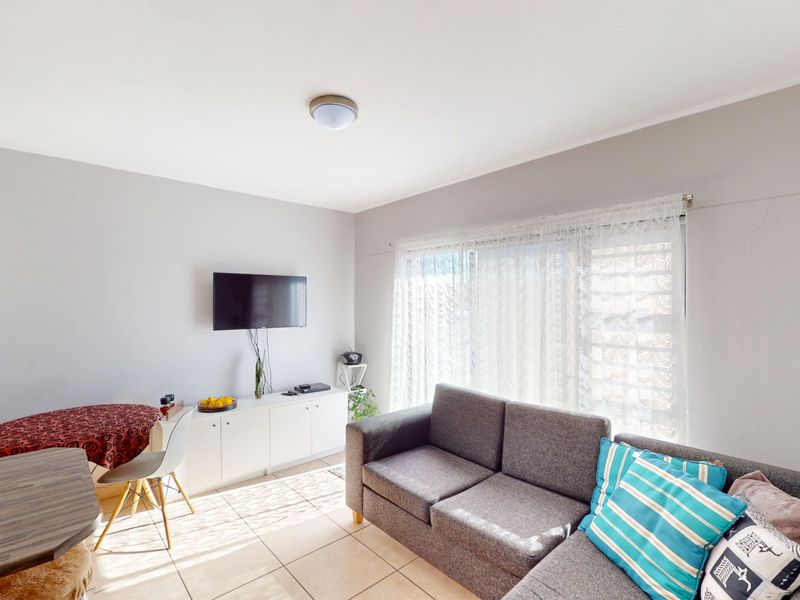 North-Facing Ground Floor Apartment for Sale with 2 Parking areas. - Photo 5