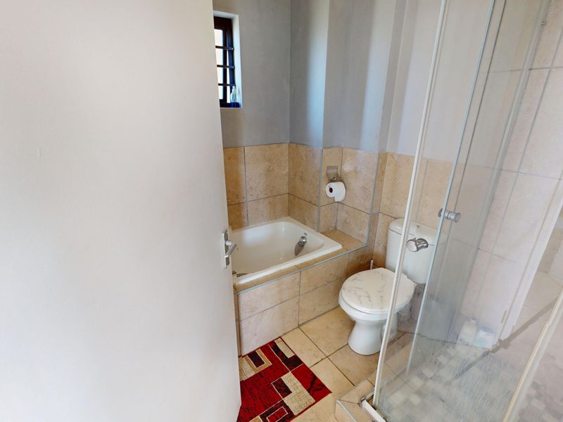 North-Facing Ground Floor Apartment for Sale with 2 Parking areas. - Photo 8