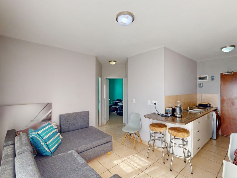 North-Facing Ground Floor Apartment for Sale with 2 Parking areas. - Photo 3