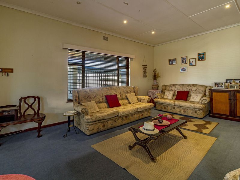 SPACE, CHARM & PRIME LOCATION IN LOCHNERHOF, STRAND - Photo 9