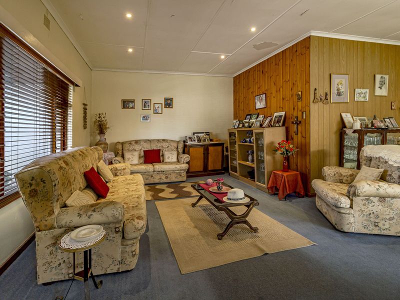 SPACE, CHARM & PRIME LOCATION IN LOCHNERHOF, STRAND - Photo 8