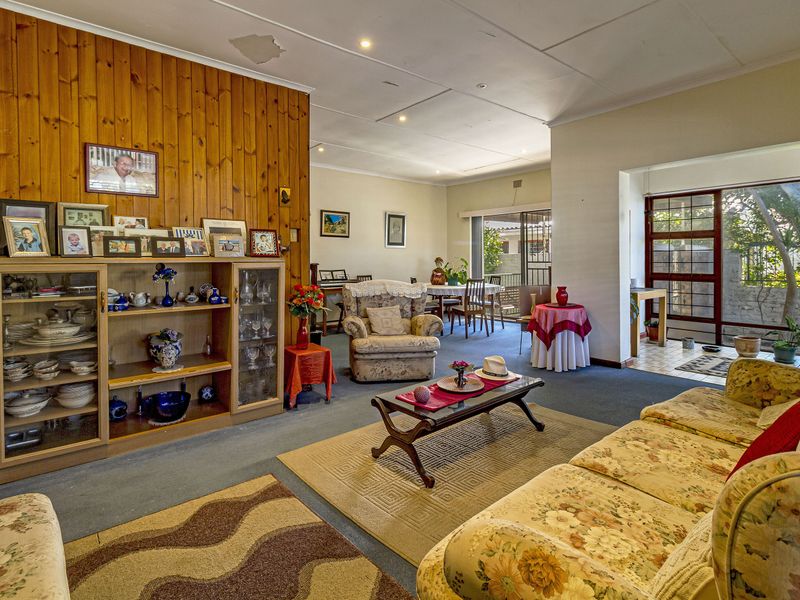 SPACE, CHARM & PRIME LOCATION IN LOCHNERHOF, STRAND - Photo 3