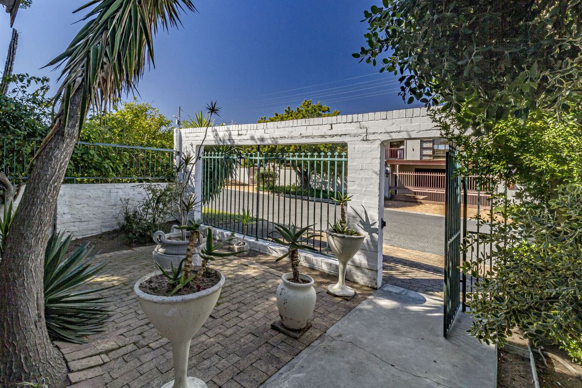 SPACE, CHARM & PRIME LOCATION IN LOCHNERHOF, STRAND - Photo 4