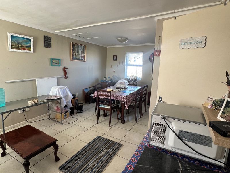 Exclusive Mandate – Comfortable Coastal Living with Mountain Views in Fountainhill, Gansbaai - Photo 4