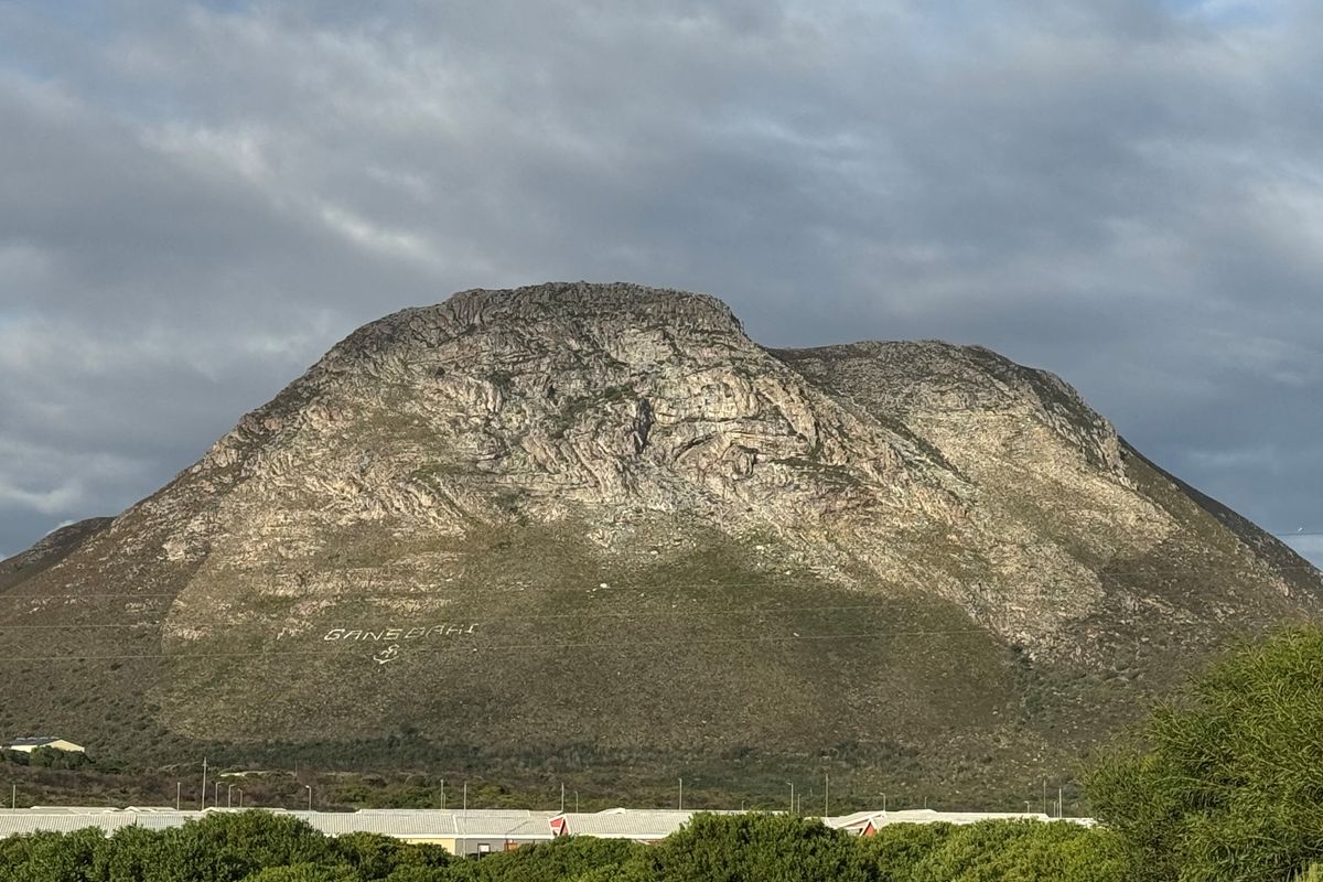 Exclusive Mandate – Comfortable Coastal Living with Mountain Views in Fountainhill, Gansbaai - Photo 2