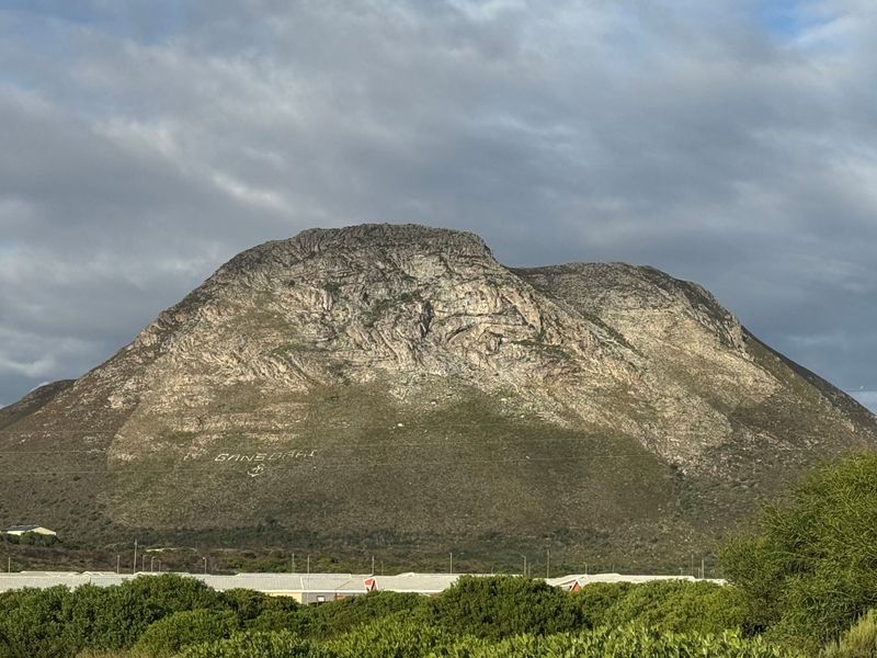 Exclusive Mandate – Comfortable Coastal Living with Mountain Views in Fountainhill, Gansbaai - Photo 2