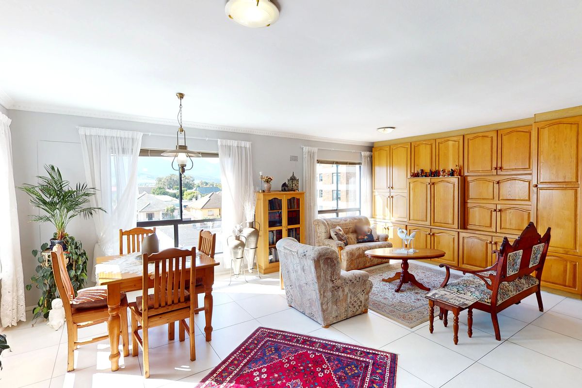 Immaculate 2 Bedroom Apartment Close To Strand Beach - Photo 2