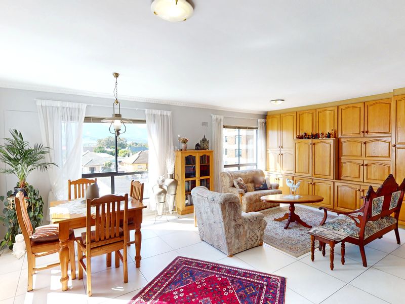 Immaculate 2 Bedroom Apartment Close To Strand Beach - Photo 2