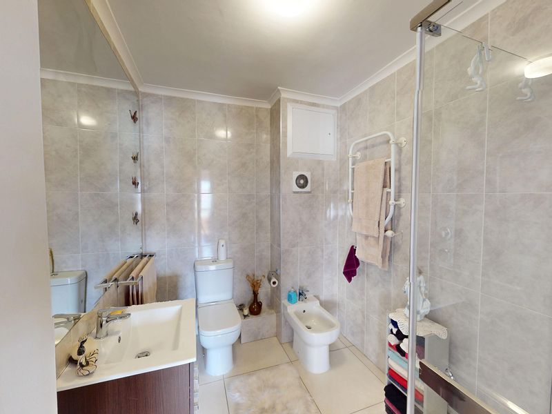 Immaculate 2 Bedroom Apartment Close To Strand Beach - Photo 9
