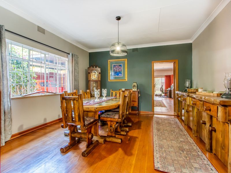 Warmth, Space & Versatile Living in One of Linden’s Finest Streets - Photo 7