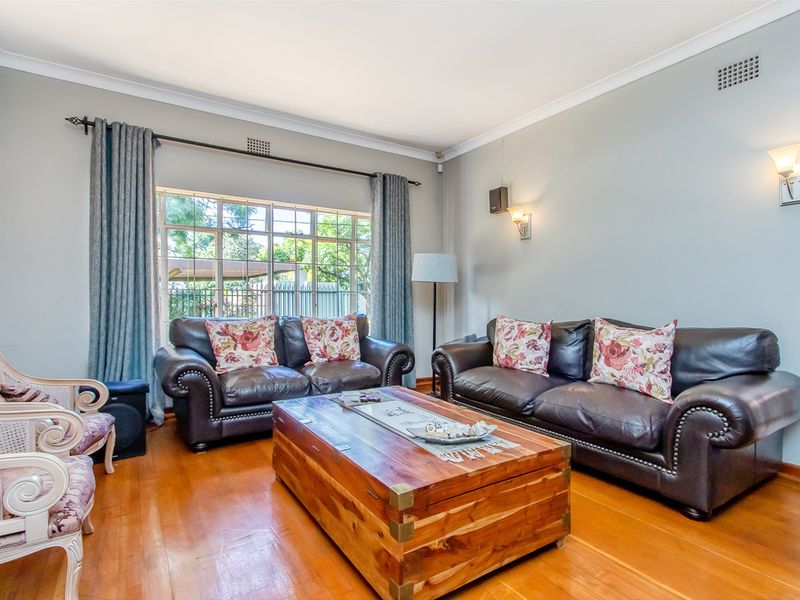 Warmth, Space & Versatile Living in One of Linden’s Finest Streets - Photo 6