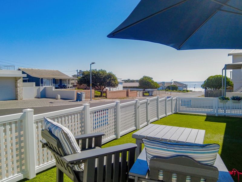 Beach House for Sale - Photo 2