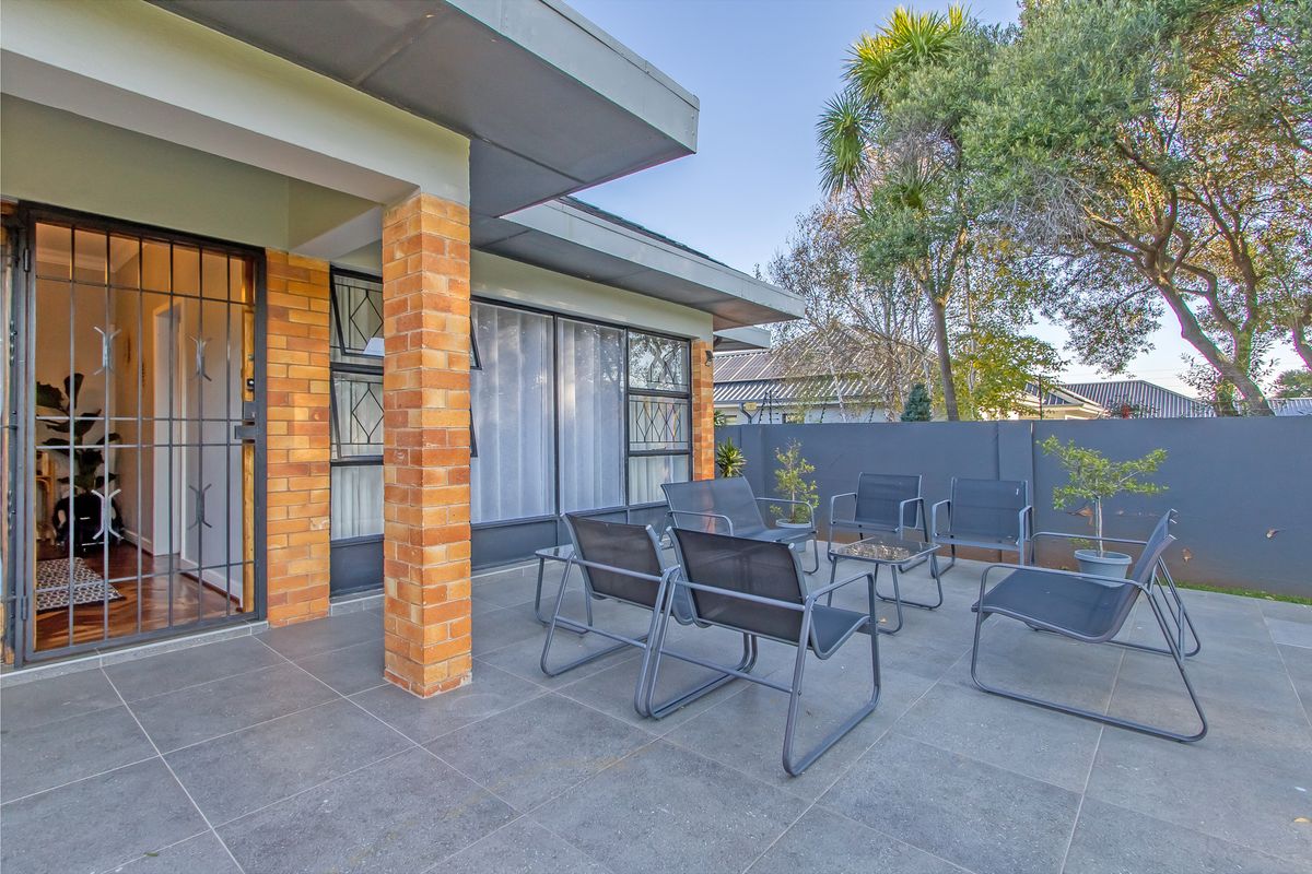 Renovated Modern Home To Let in the Heart of Linden - Photo 3