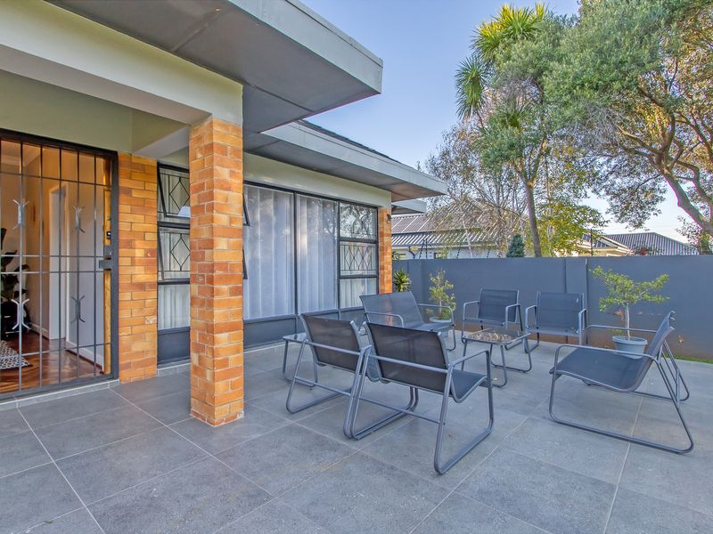 Renovated Modern Home To Let in the Heart of Linden - Photo 3