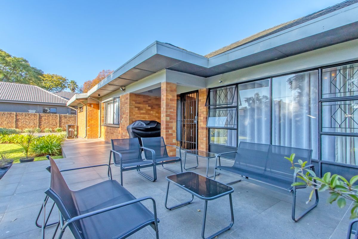 Renovated Modern Home To Let in the Heart of Linden - Photo 4