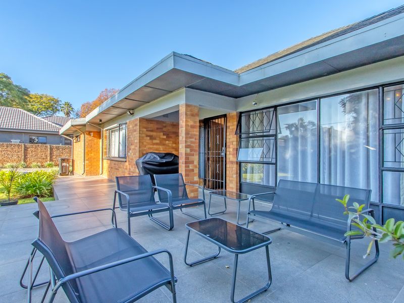 Renovated Modern Home To Let in the Heart of Linden - Photo 4