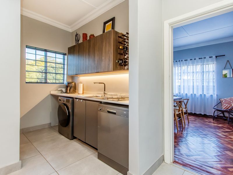 Renovated Modern Home To Let in the Heart of Linden - Photo 10